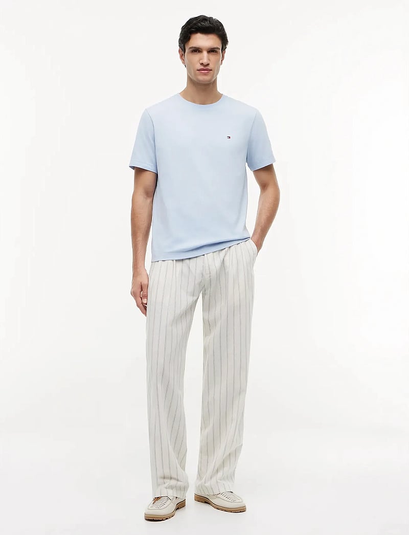 Tommy Hilfiger - ESS SEASONAL REG FIT SOLID TEE - kurzärmelig - sky blue - 5