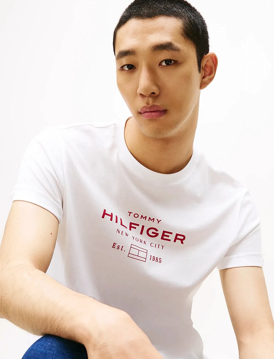 Tommy Hilfiger - HILFIGER STACK GRAPHIC TEE - short-sleeved t-shirts - white - 4