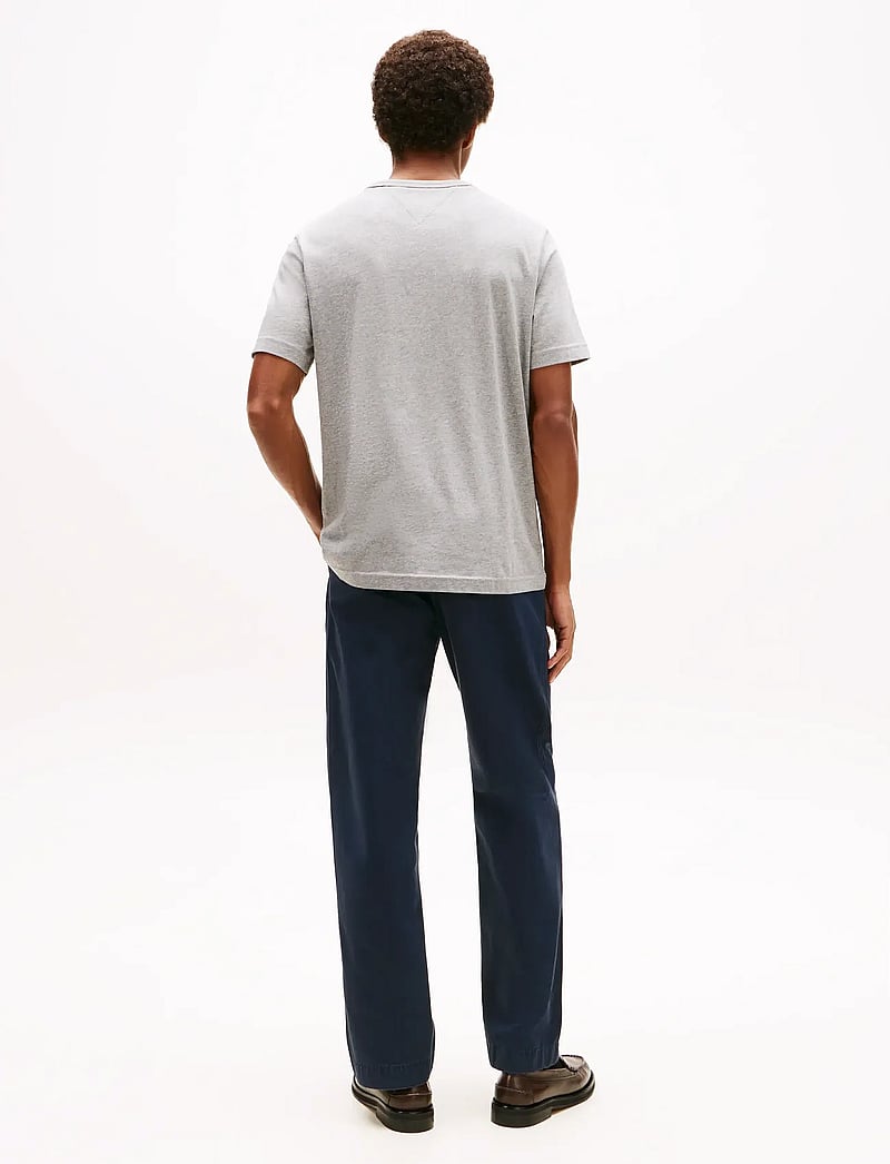 Tommy Hilfiger - SMALL CREST OUTLINE TEE - kortärmade t-shirts - medium grey heather - 3