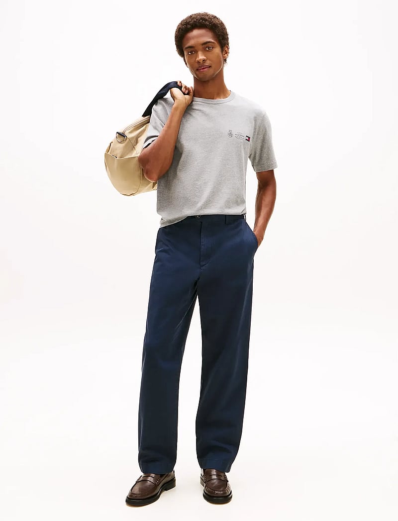 Tommy Hilfiger - SMALL CREST OUTLINE TEE - kortärmade t-shirts - medium grey heather - 4