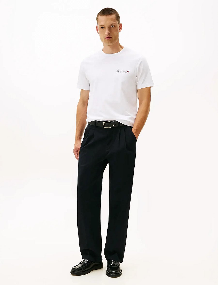 Tommy Hilfiger - SMALL CREST OUTLINE TEE - kurzärmelige t-shirts - white - 2