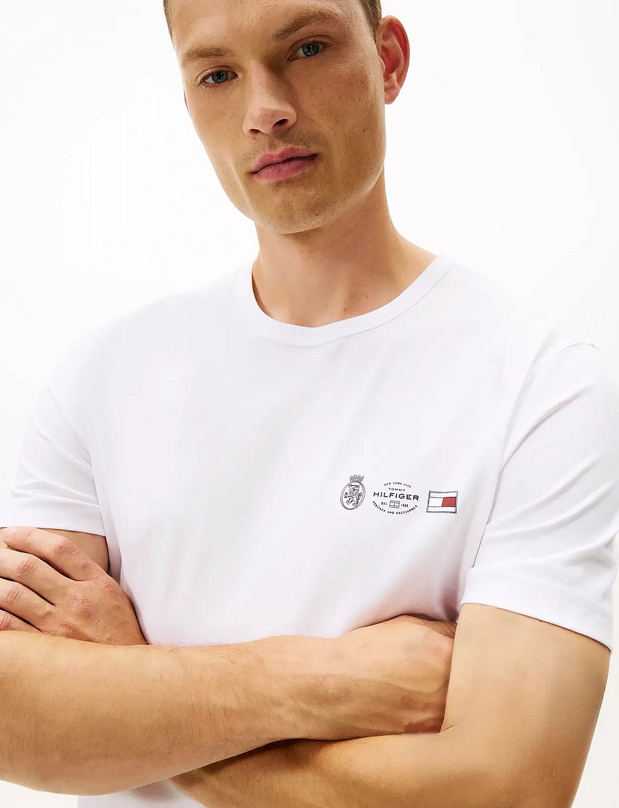 Tommy Hilfiger - SMALL CREST OUTLINE TEE - kurzärmelige t-shirts - white - 4