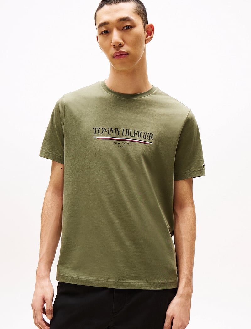 Tommy Hilfiger - BRAND LOVE HILFIGER TEE - short-sleeved t-shirts - battle green - 0