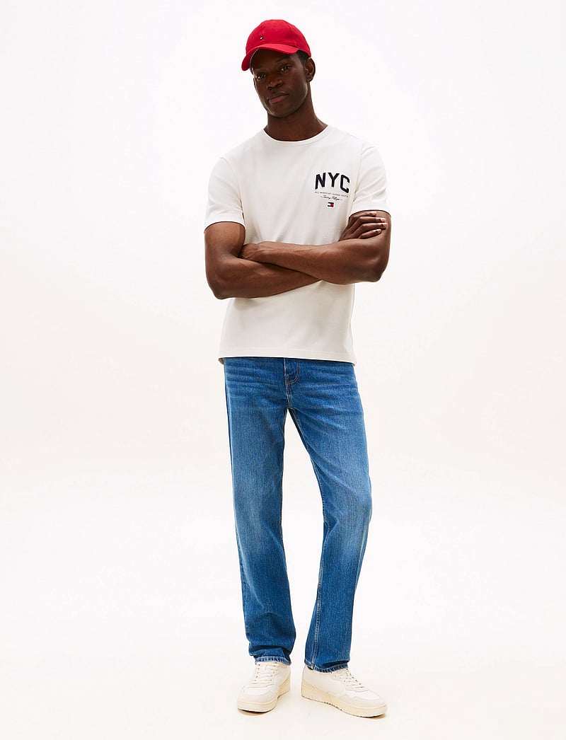 Tommy Hilfiger - HILFIGER SCRIPT NYC TEE - kortärmade t-shirts - ivory petal - 2