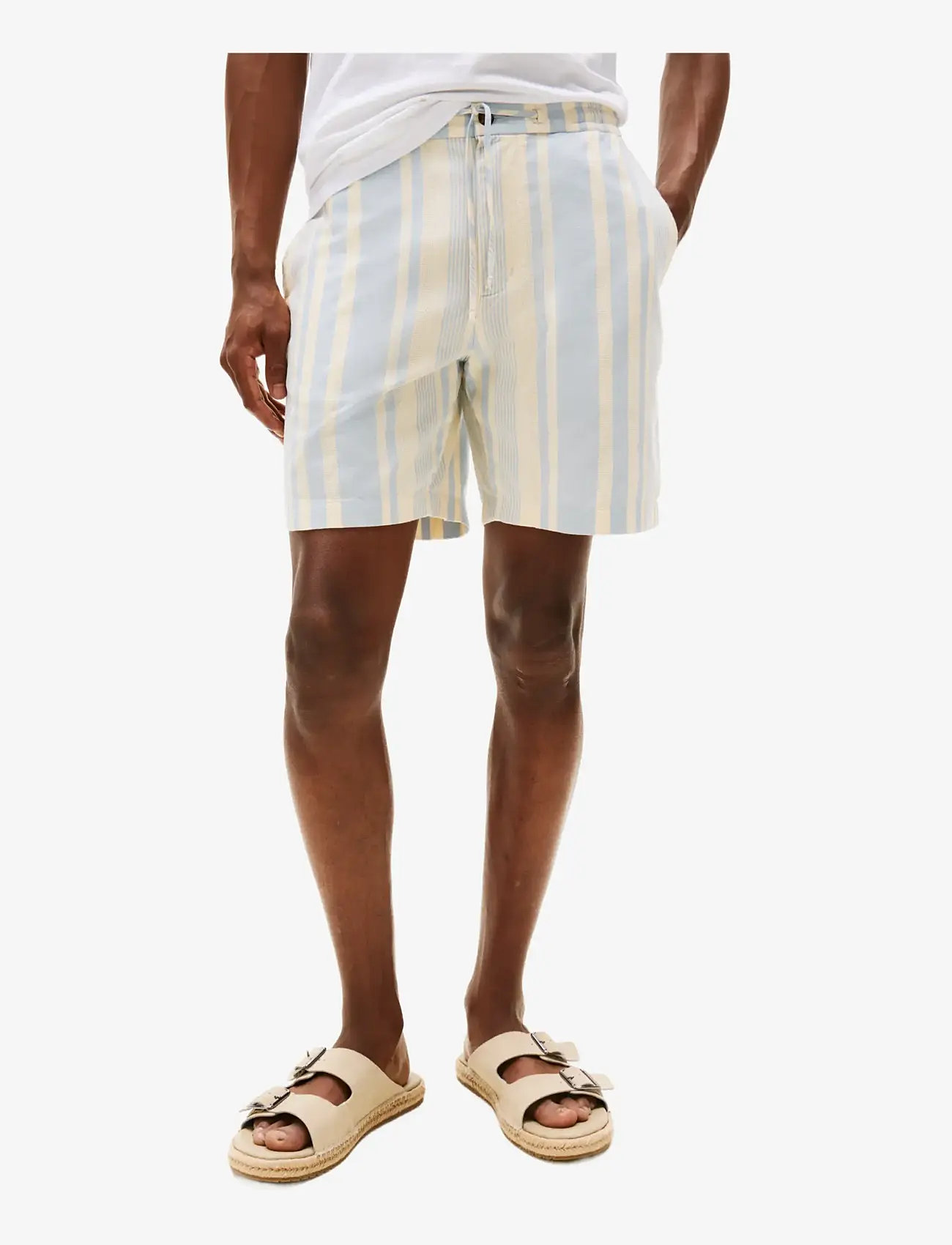 Tommy Hilfiger - MERCER 7INCH MULTI STRIPE YD - casual shorts - breezy blue / ivory petal - 1