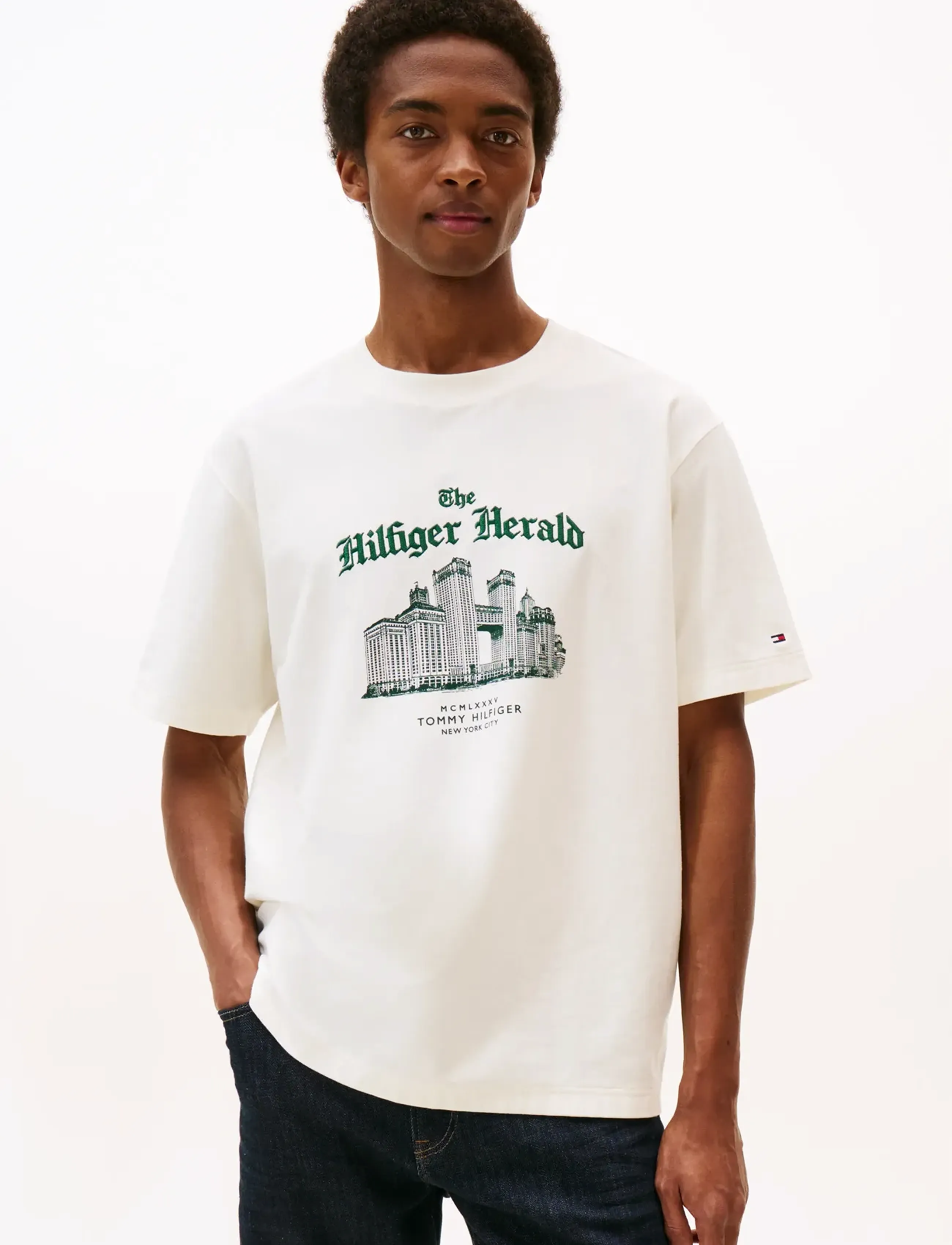 Tommy Hilfiger Herald Skyline Graphic Tee, XL, White, T-Shirts > Kortærmede, Herre
