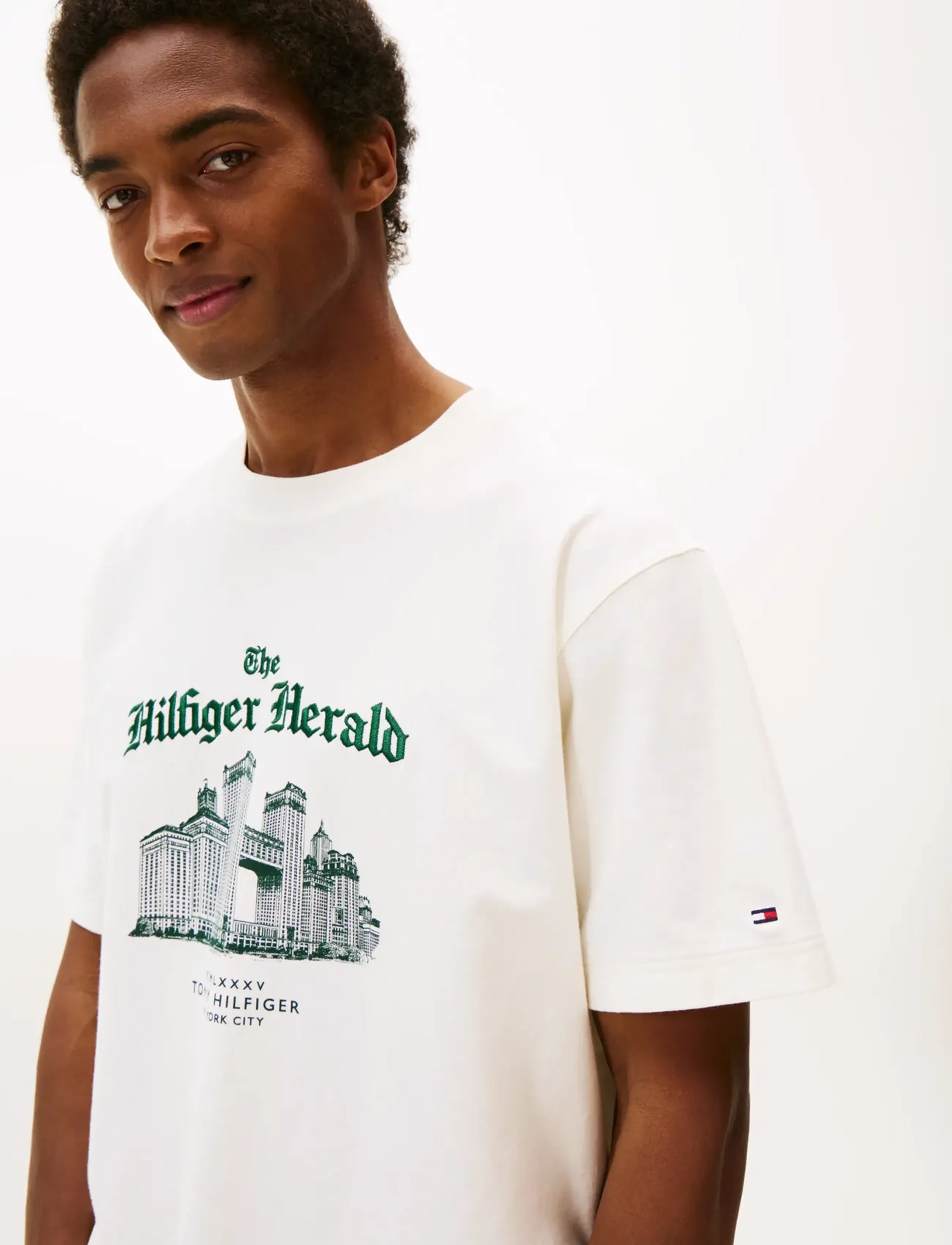 Tommy Hilfiger - HERALD SKYLINE GRAPHIC TEE - lühikeste varrukatega t-särgid - ivory petal - 4