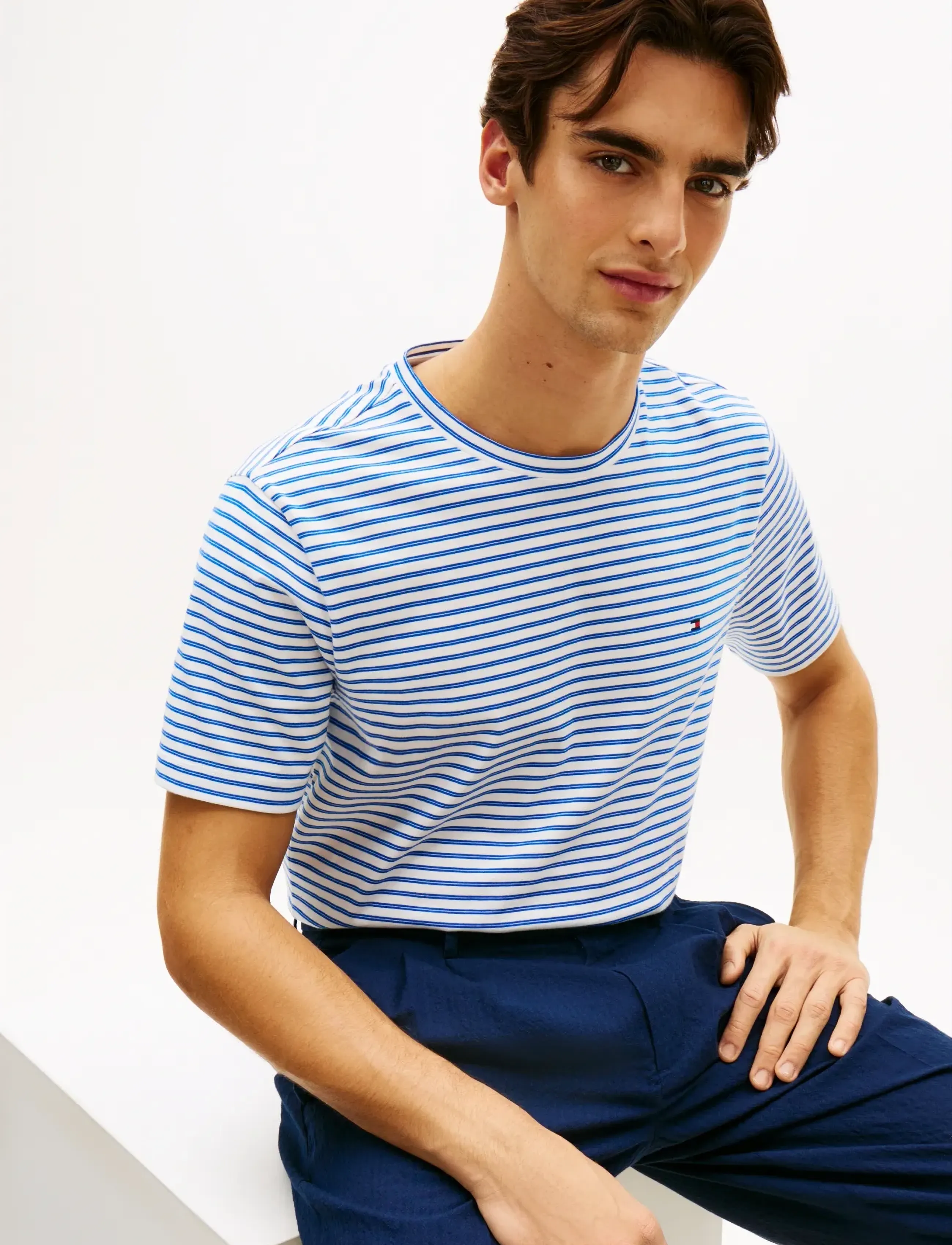 Tommy Hilfiger - ESS SEASONAL REG FIT STRIPE TEE - kortærmede t-shirts - white   regal blue stripe - 4