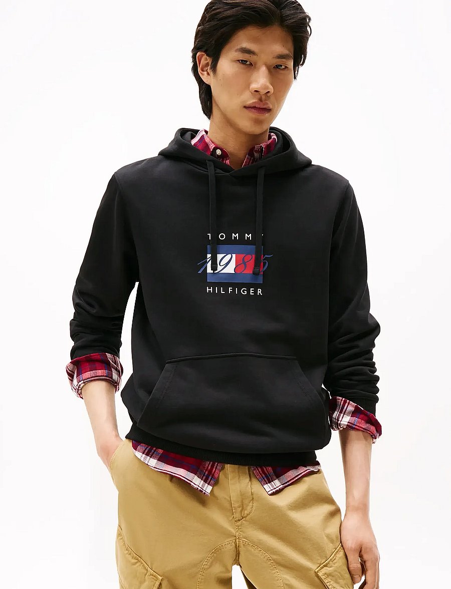 Tommy Hilfiger - LINEAR FLAG GRAPHIC HOODIE - kapuutsiga pusad - black - 0