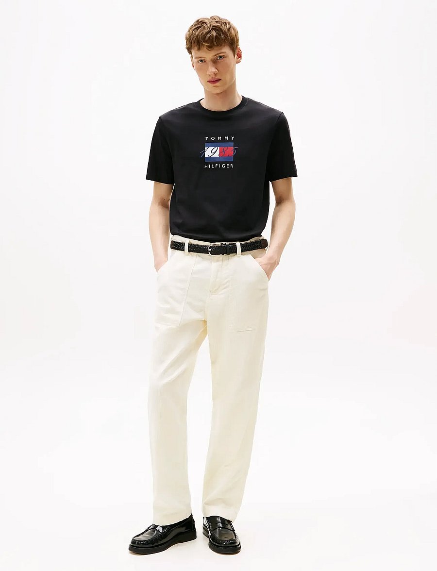 Tommy Hilfiger - LINEAR FLAG GRAPHIC TEE - kortærmede t-shirts - black - 2