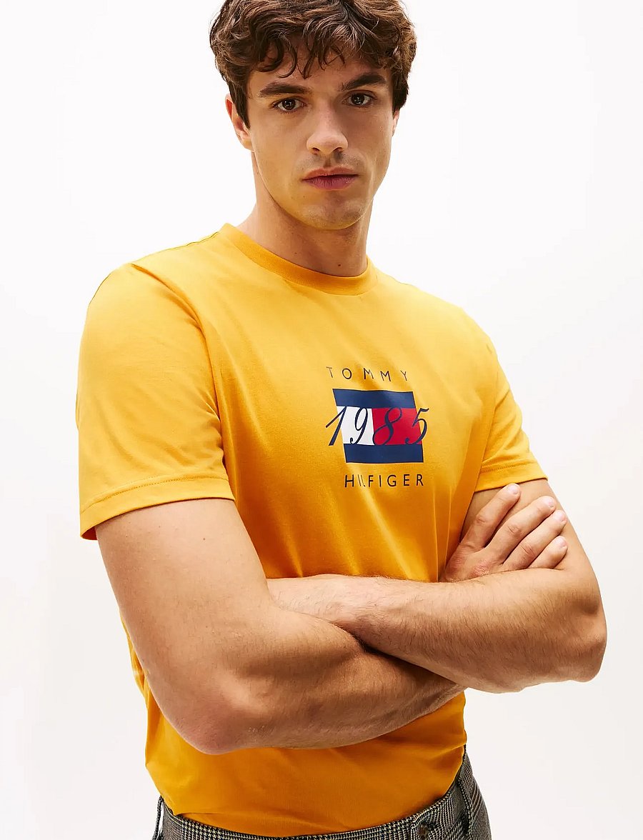 Tommy Hilfiger - LINEAR FLAG GRAPHIC TEE - kurzärmelige t-shirts - countryside yellow - 4
