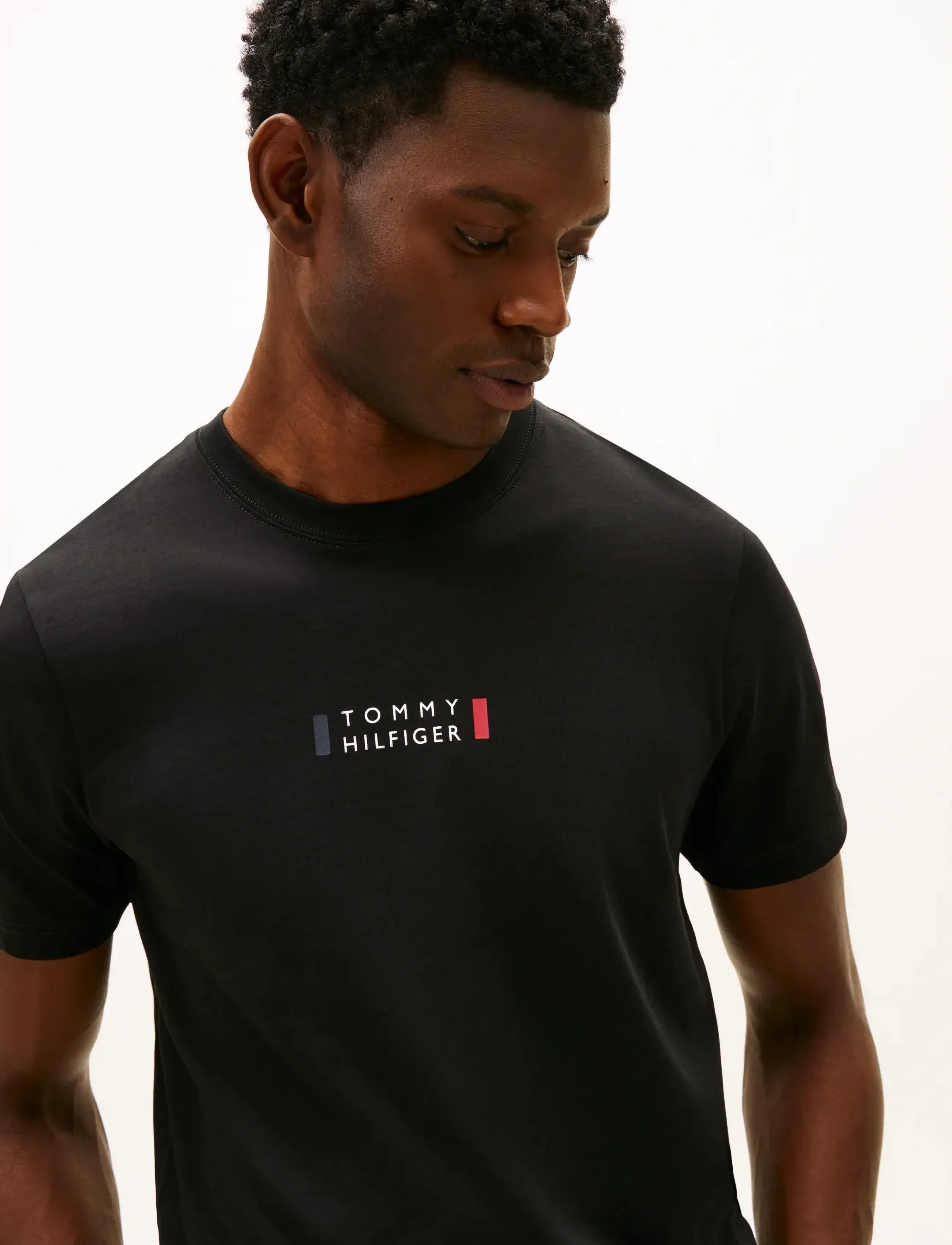 Tommy Hilfiger - BRAND LOVE SMALL CENTER TEE - kortærmede t-shirts - black - 4