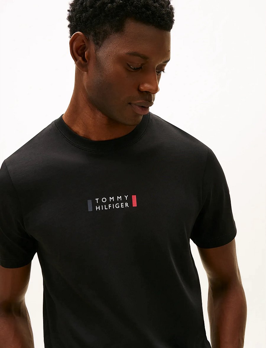 Tommy Hilfiger - BRAND LOVE SMALL CENTER TEE - lühikeste varrukatega t-särgid - black - 4