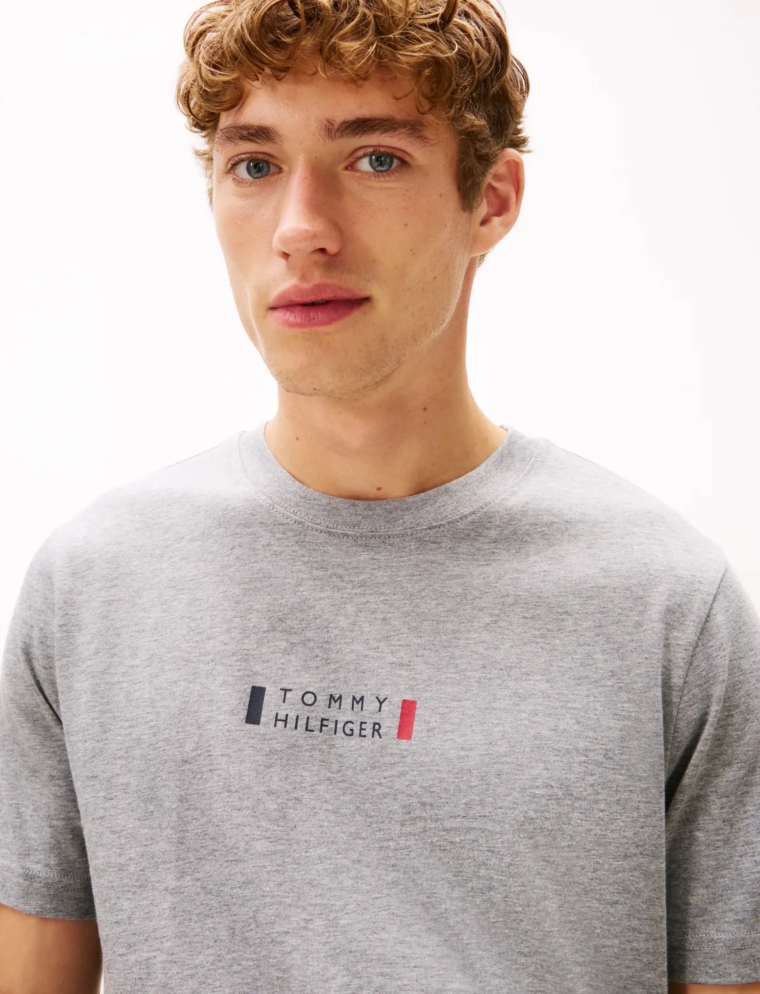 Tommy Hilfiger - BRAND LOVE SMALL CENTER TEE - short-sleeved t-shirts - medium grey heather - 4