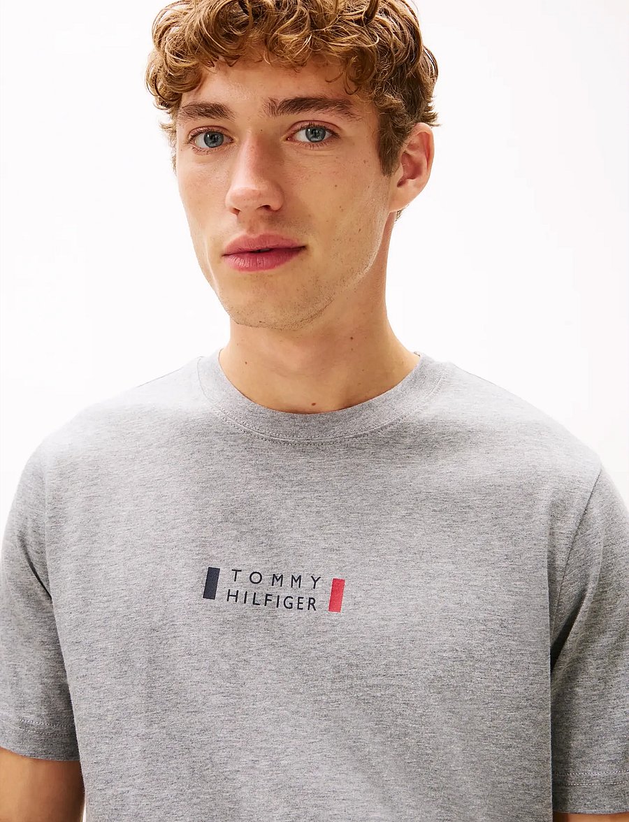 Tommy Hilfiger - BRAND LOVE SMALL CENTER TEE - lühikeste varrukatega t-särgid - medium grey heather - 4