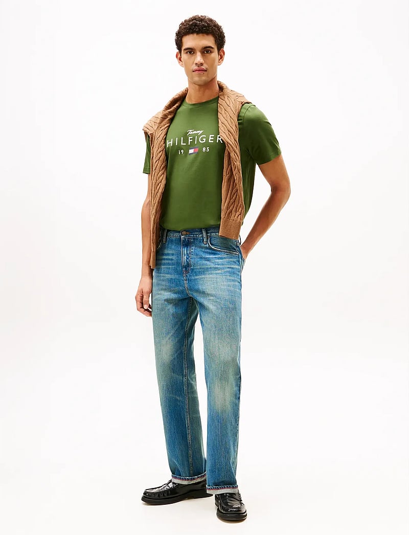 Tommy Hilfiger - BRAND LOVE BIG HILFIGER TEE - kortärmade t-shirts - mountain pine - 2