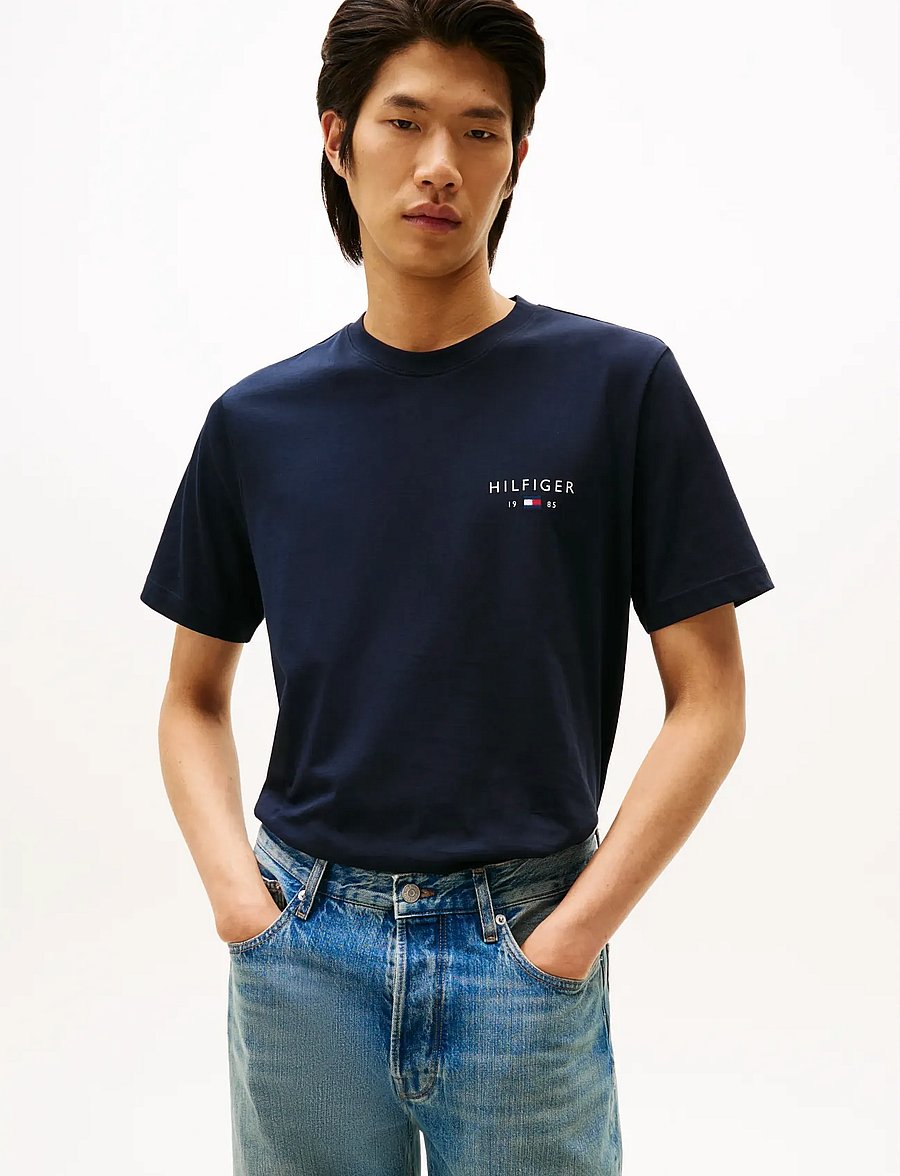 Tommy Hilfiger - BRAND LOVE SMALL HILFIGER TEE - kortærmede t-shirts - desert sky - 0