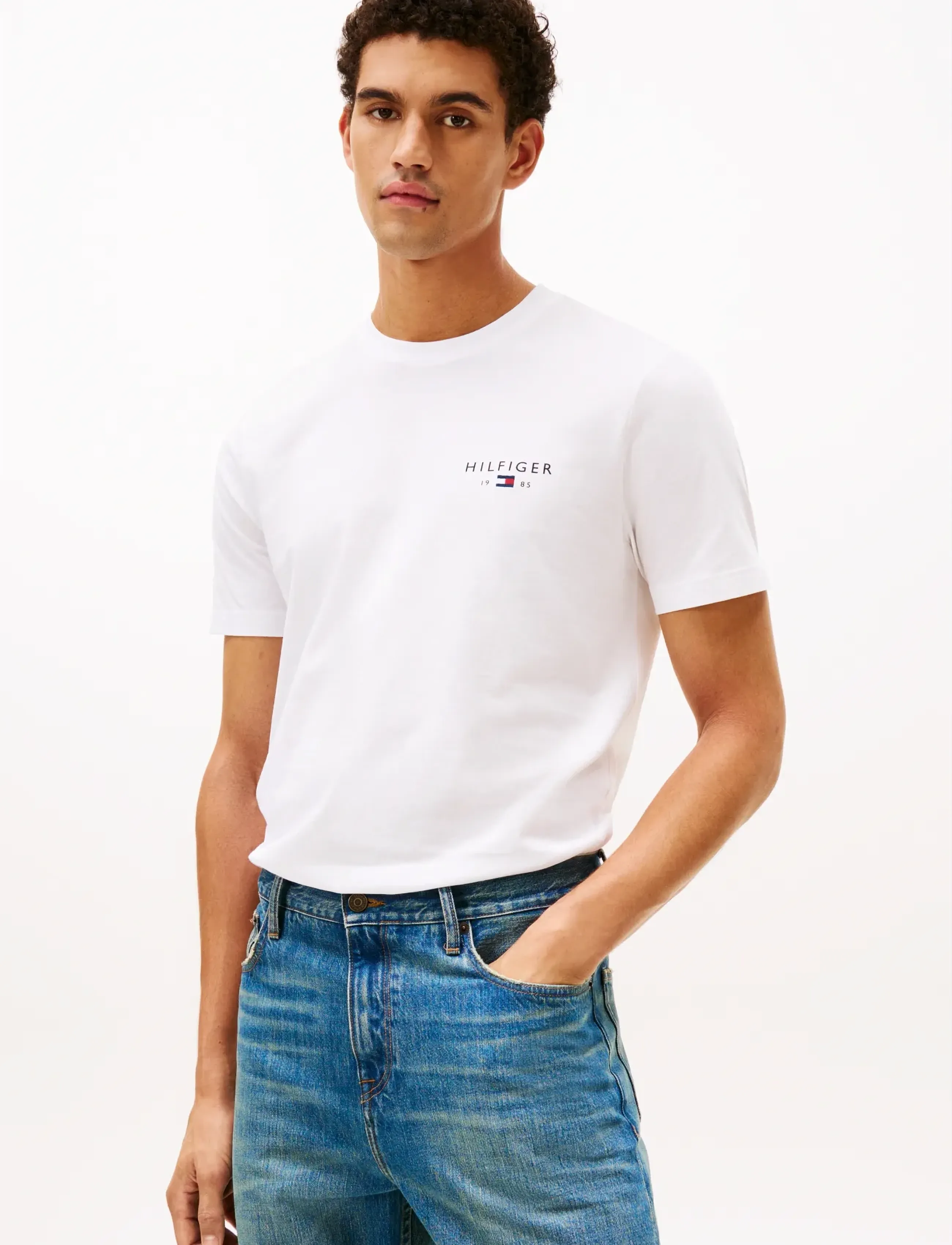 Tommy Hilfiger BRAND LOVE SMALL HILFIGER TEE - Clothing - WHITE / white