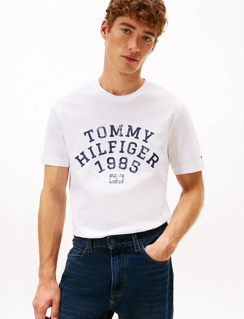 Tommy Hilfiger - HILFIGER ARCH TEE - kortärmade t-shirts - white - 0
