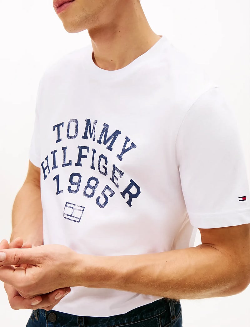 Tommy Hilfiger - HILFIGER ARCH TEE - kortärmade t-shirts - white - 4