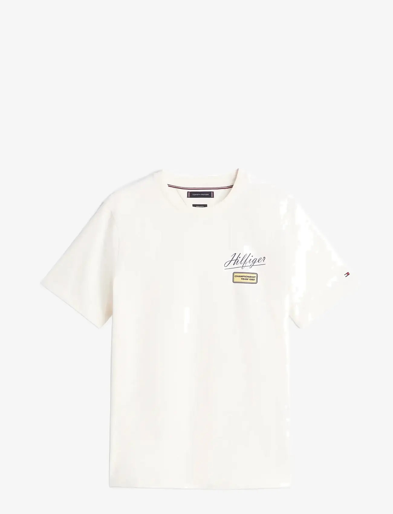 Tommy Hilfiger - MODERN ATH GRAPHIC BADGE TEE - kortærmede t-shirts - ivory petal - 1