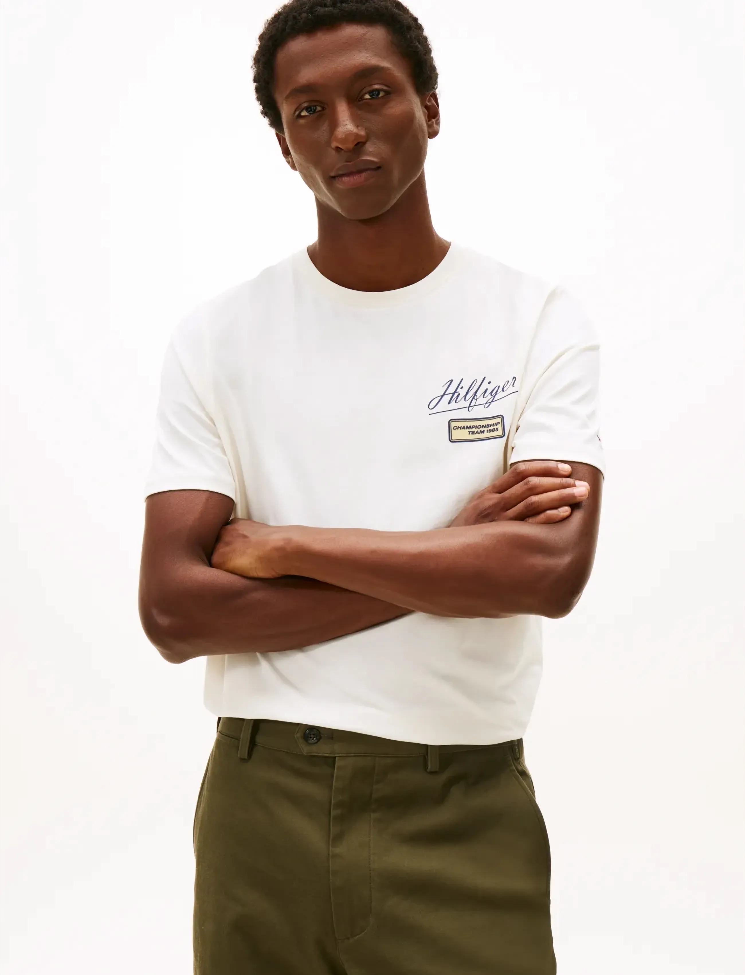 Tommy Hilfiger MODERN ATH GRAPHIC BADGE TEE - Tik mobilioje programėlėje - IVORY PETAL / cream
