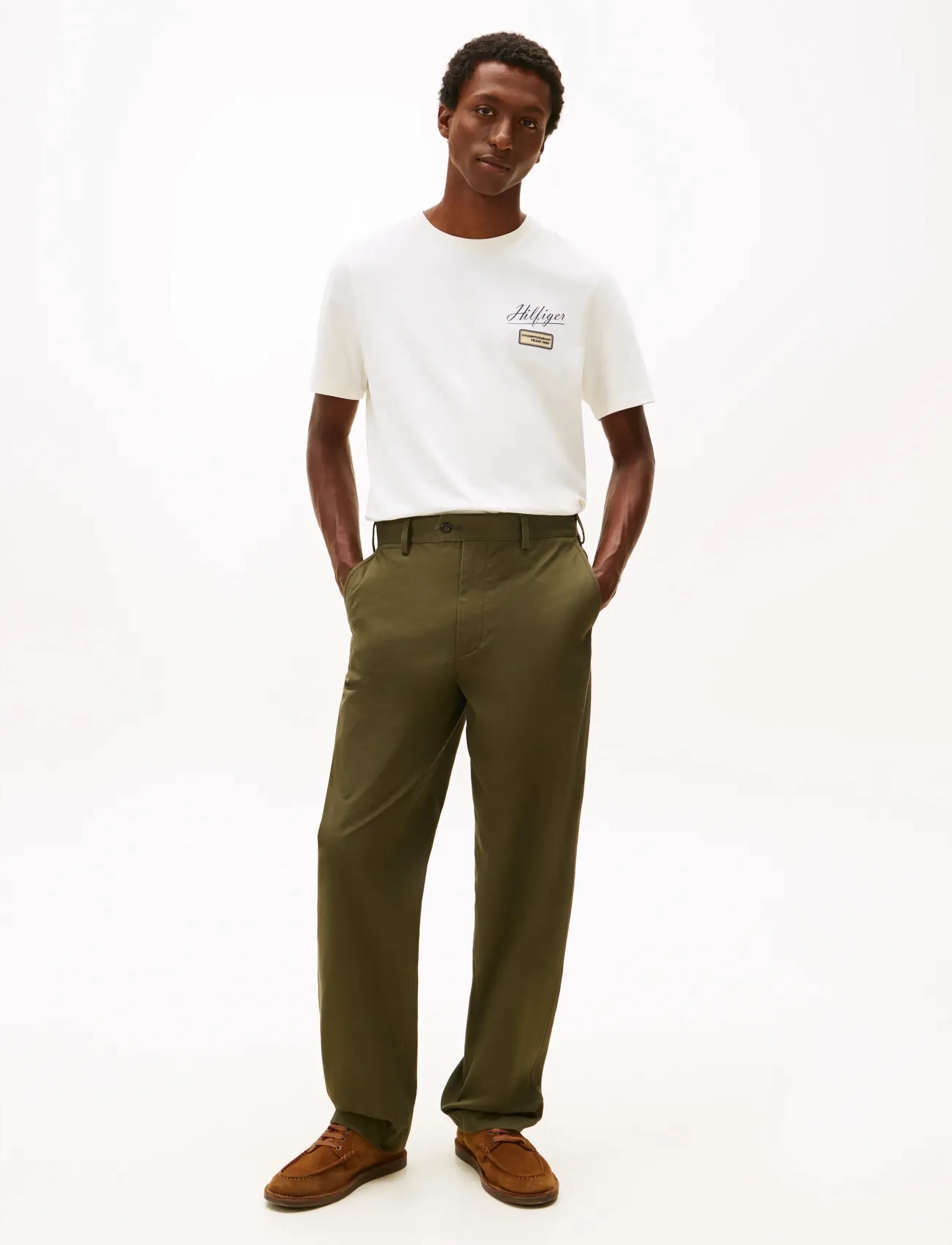 Tommy Hilfiger - MODERN ATH GRAPHIC BADGE TEE - kortärmade t-shirts - ivory petal - 2