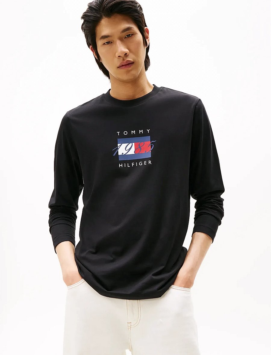 Tommy Hilfiger - LINEAR FLAG GRAPHIC LS TEE - langærmede t-shirts - black - 0