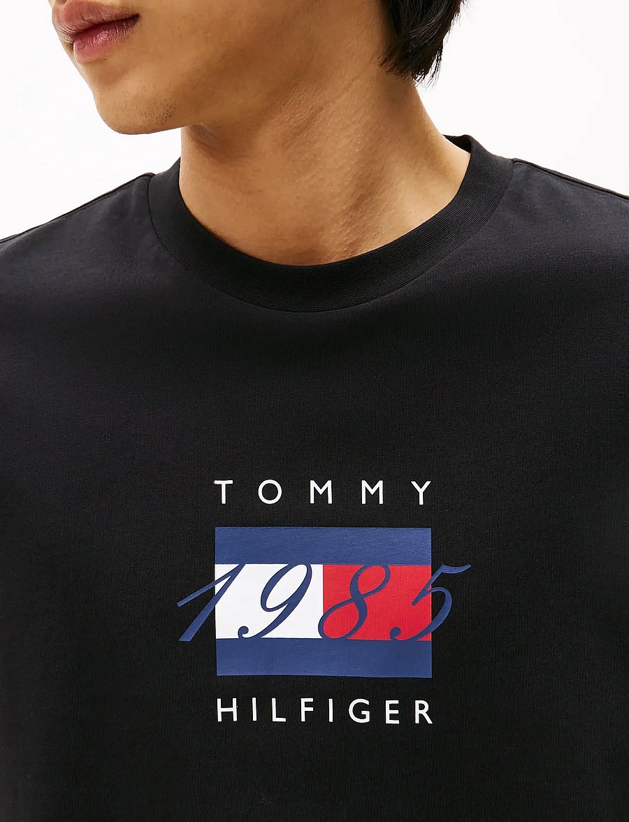 Tommy Hilfiger - LINEAR FLAG GRAPHIC LS TEE - langærmede t-shirts - black - 4