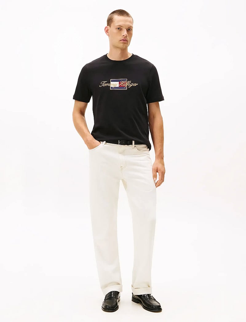 Tommy Hilfiger - ICON GOLD TEE - short-sleeved t-shirts - black - 2