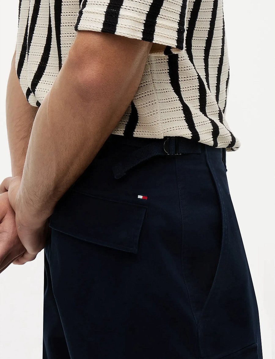 Tommy Hilfiger - CARGO SHORT ESS TWILL - cargo shorts - desert sky - 4