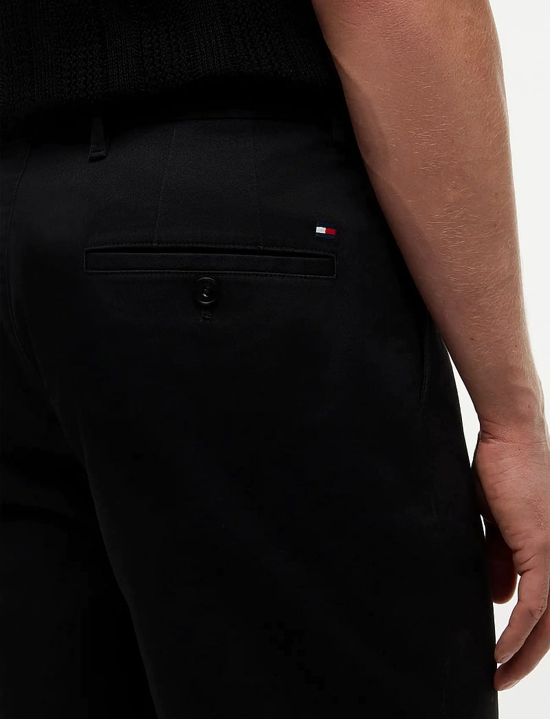 Tommy Hilfiger - DOVER 8" ESS TWILL SHORT - casual shorts - black - 4