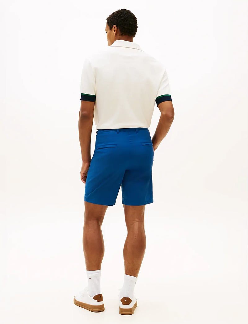 Tommy Hilfiger - DOVER 8" ALL DAY SHORT - chinos shorts - blue jean - 2