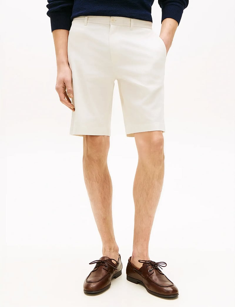 Tommy Hilfiger - DENTON 9.5 INC PRINTED STRUCTURE - chinos shorts - ivory petal - 0