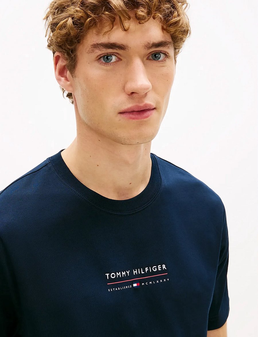 Tommy Hilfiger - BRAND LOVE LOCKUP TEE - kurzärmelige t-shirts - desert sky - 4
