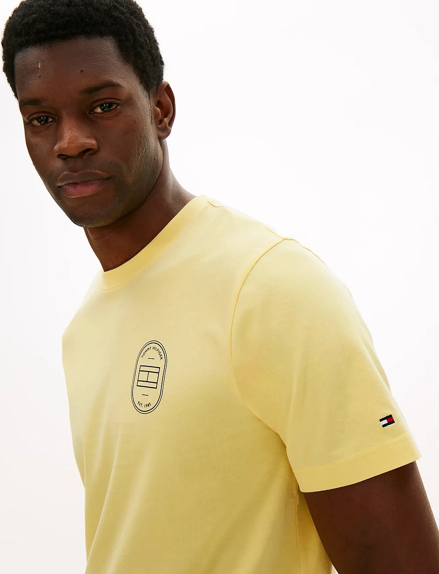 Tommy Hilfiger - BRAND LOVE ROUNDEL TEE - kurzärmelig - citronella - 4