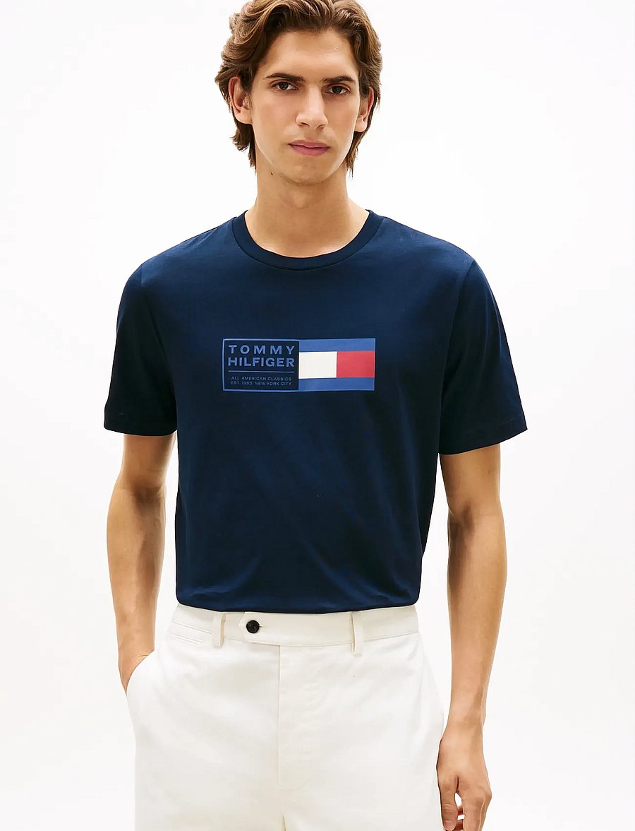 Tommy Hilfiger - BRAND LOVE TEXT BOX TEE - short-sleeved t-shirts - desert sky - 0