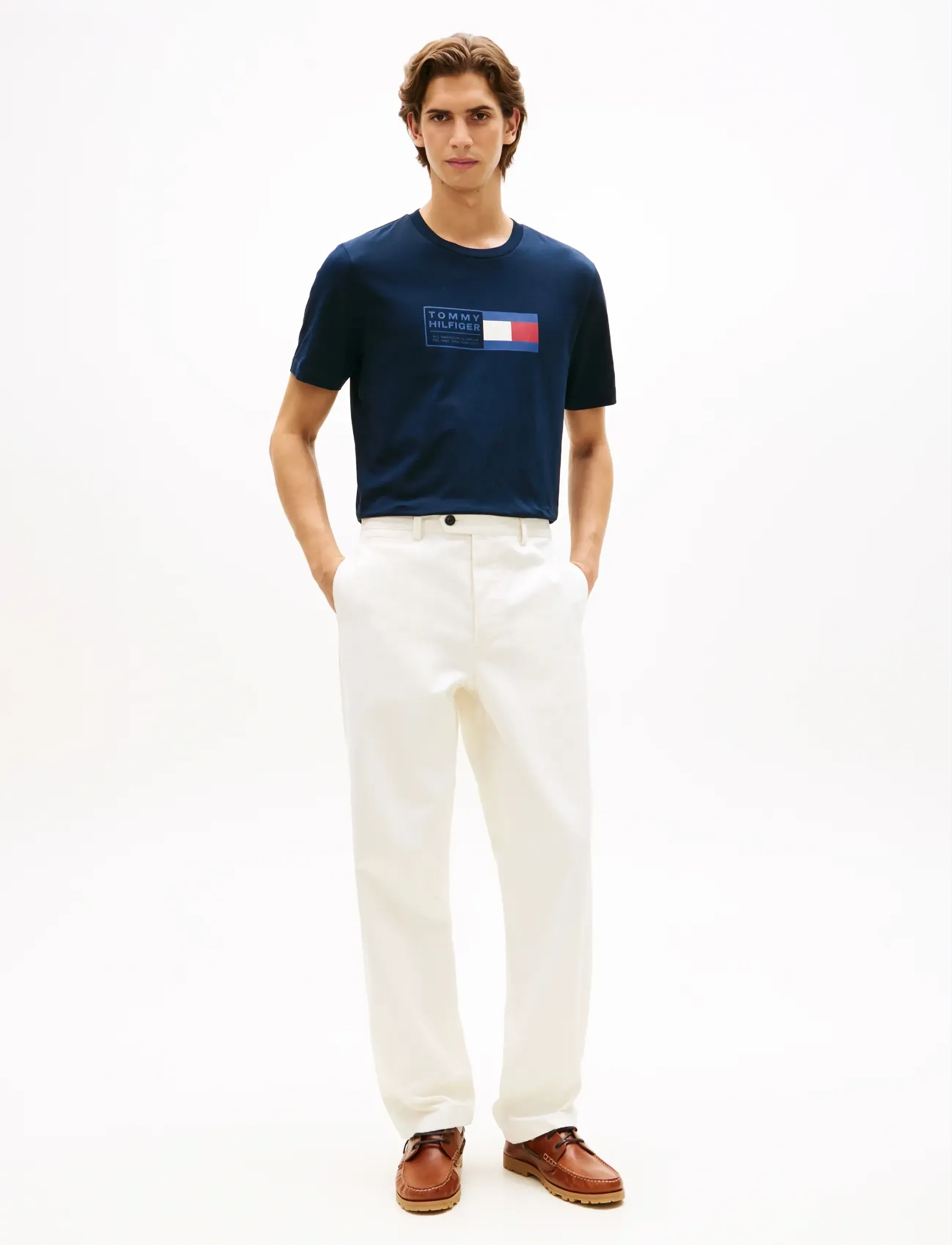Tommy Hilfiger - BRAND LOVE TEXT BOX TEE - kortärmade t-shirts - desert sky - 3