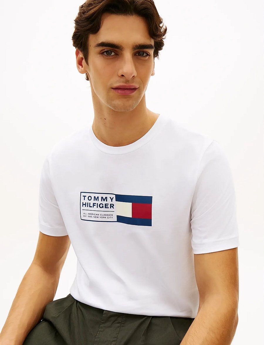 Tommy Hilfiger - BRAND LOVE TEXT BOX TEE - short-sleeved t-shirts - white - 4