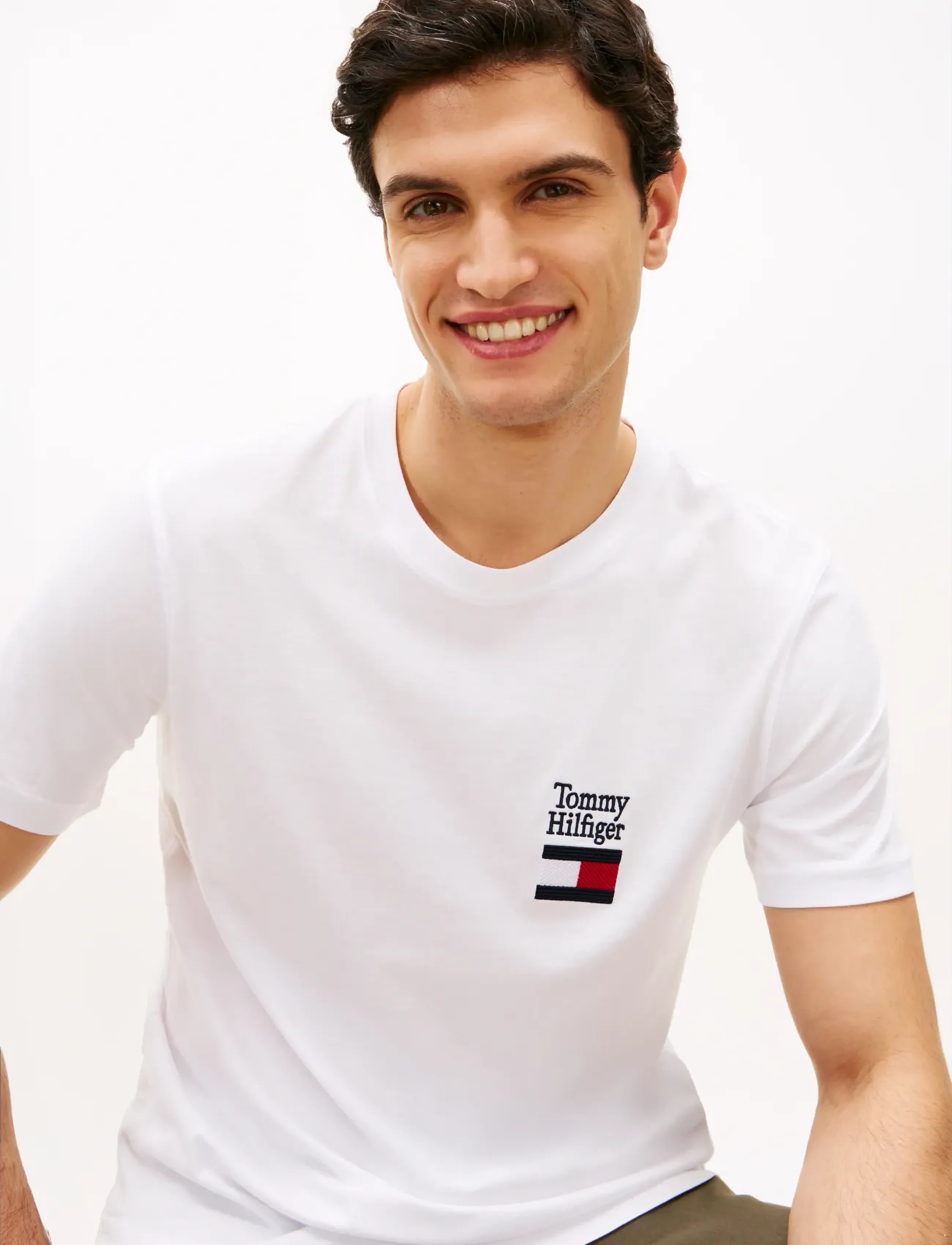 Tommy Hilfiger - BRAND LOVE TEXT STACK TEE - kortärmade t-shirts - white - 4