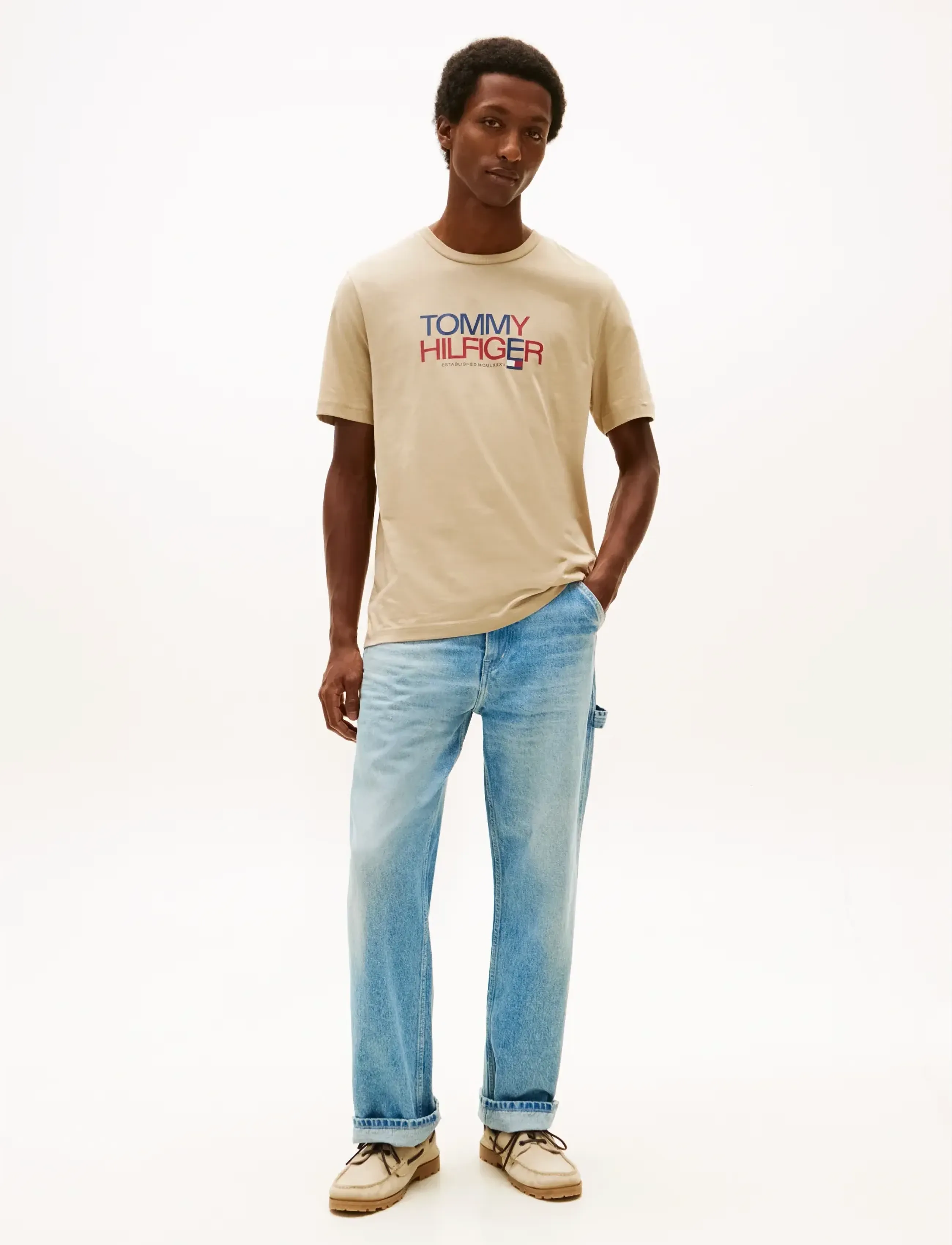 Tommy Hilfiger - BRAND LOVE BIG TEXT TEE - kortärmade t-shirts - sandalwood - 3