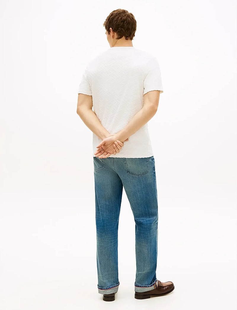 Tommy Hilfiger - AOP FLAG JACQUARD TEE - kortærmede t-shirts - ivory petal - 2