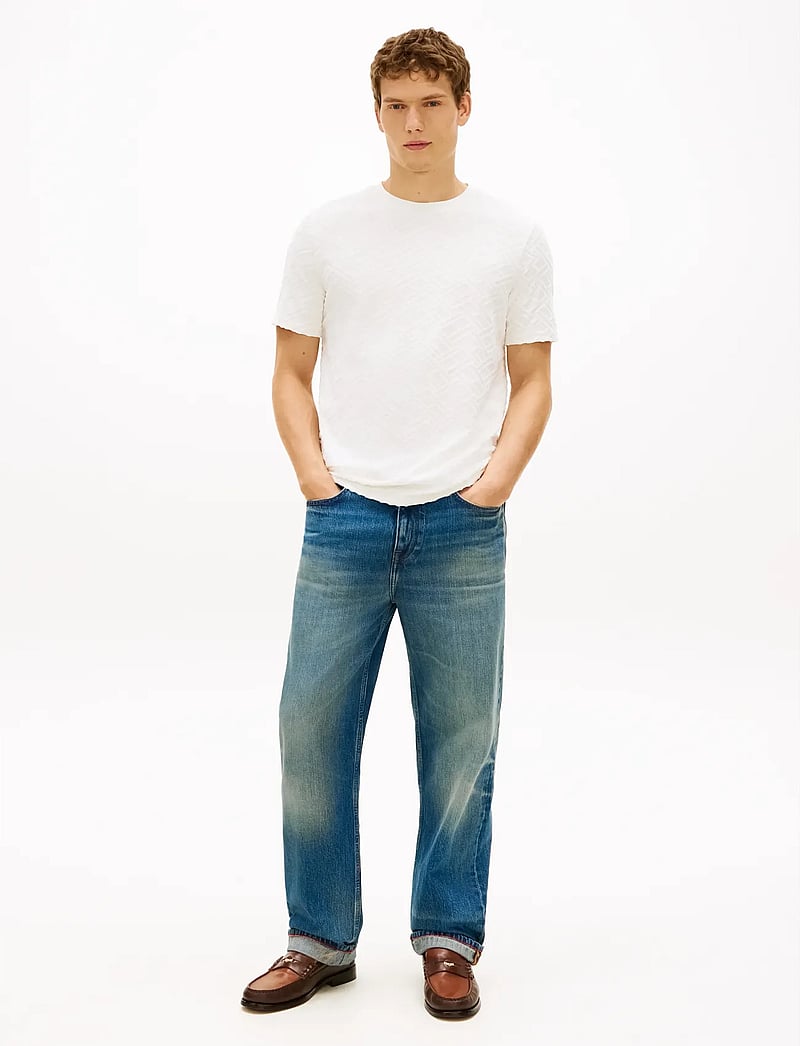 Tommy Hilfiger - AOP FLAG JACQUARD TEE - kortærmede t-shirts - ivory petal - 3