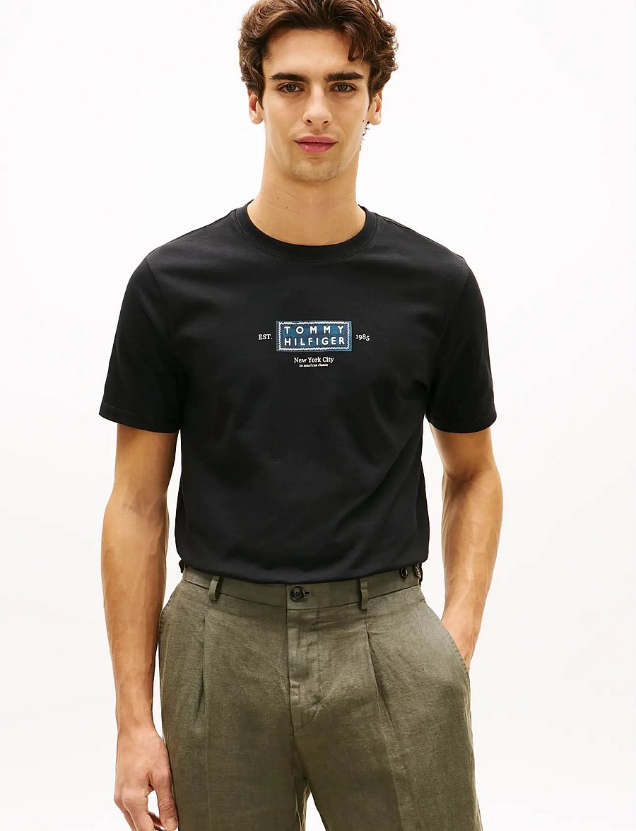 Tommy Hilfiger - HERITAGE LABEL TEE - kortärmade t-shirts - black - 0