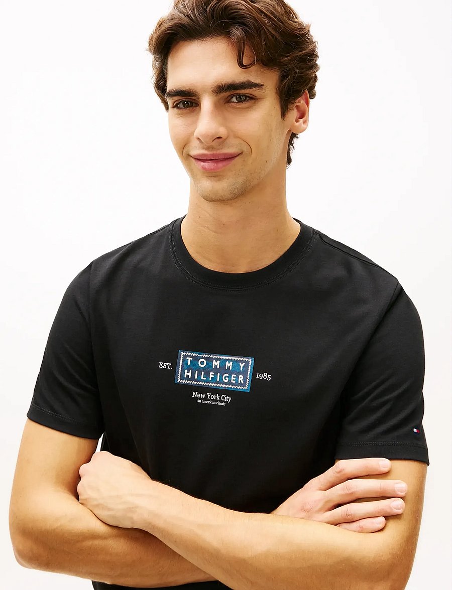 Tommy Hilfiger - HERITAGE LABEL TEE - kortärmade t-shirts - black - 4