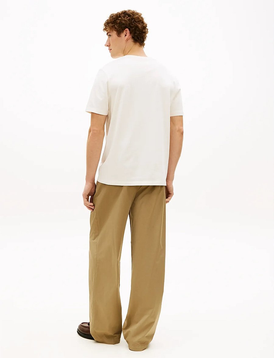 Tommy Hilfiger - HERITAGE LABEL TEE - kurzärmelige t-shirts - ivory petal - 2