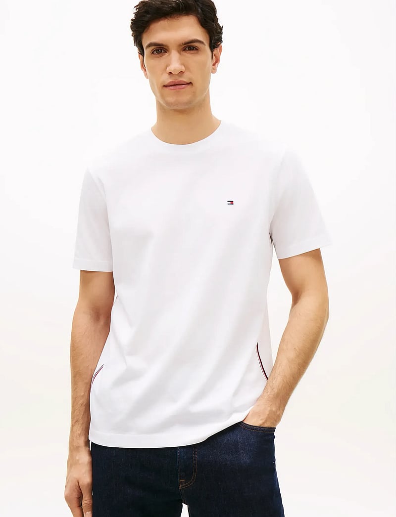 Tommy Hilfiger - GLOBAL STRIPE TEE - kortærmede t-shirts - white - 0