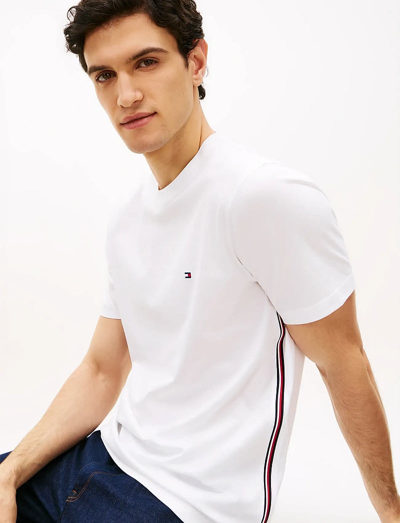 Tommy Hilfiger - GLOBAL STRIPE TEE - kortærmede t-shirts - white - 4