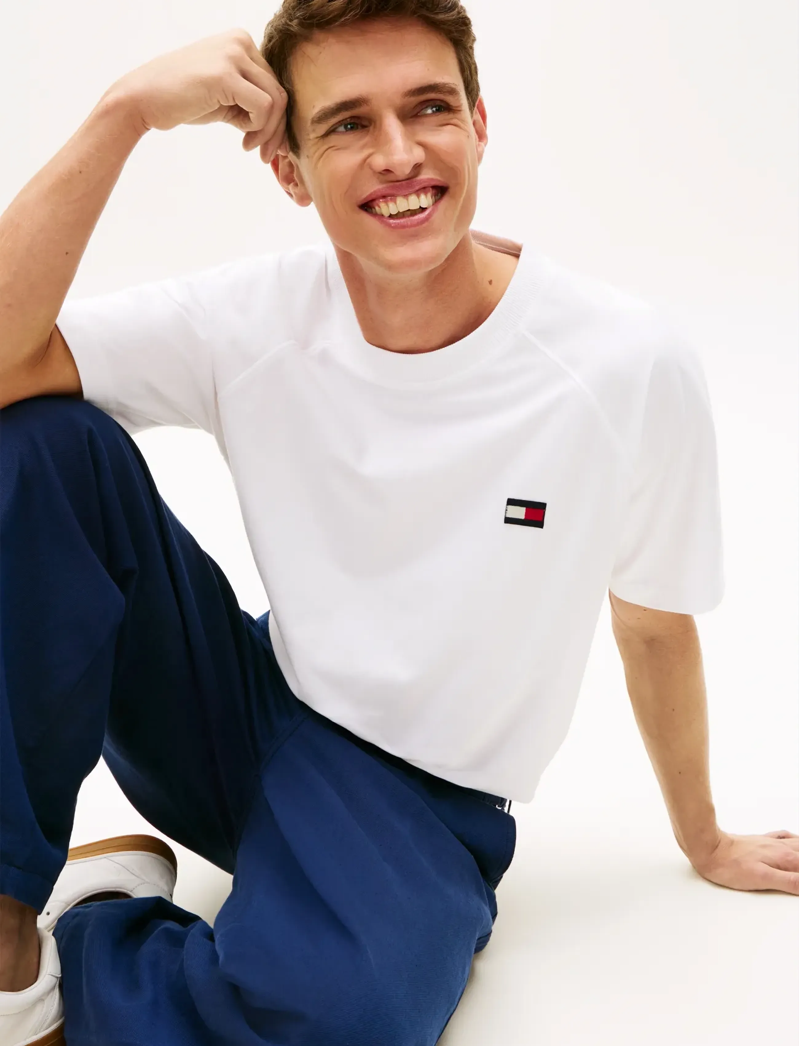 Tommy Hilfiger - TOMMY FLAG ELEVATED TEE - short-sleeved t-shirts - white - 4