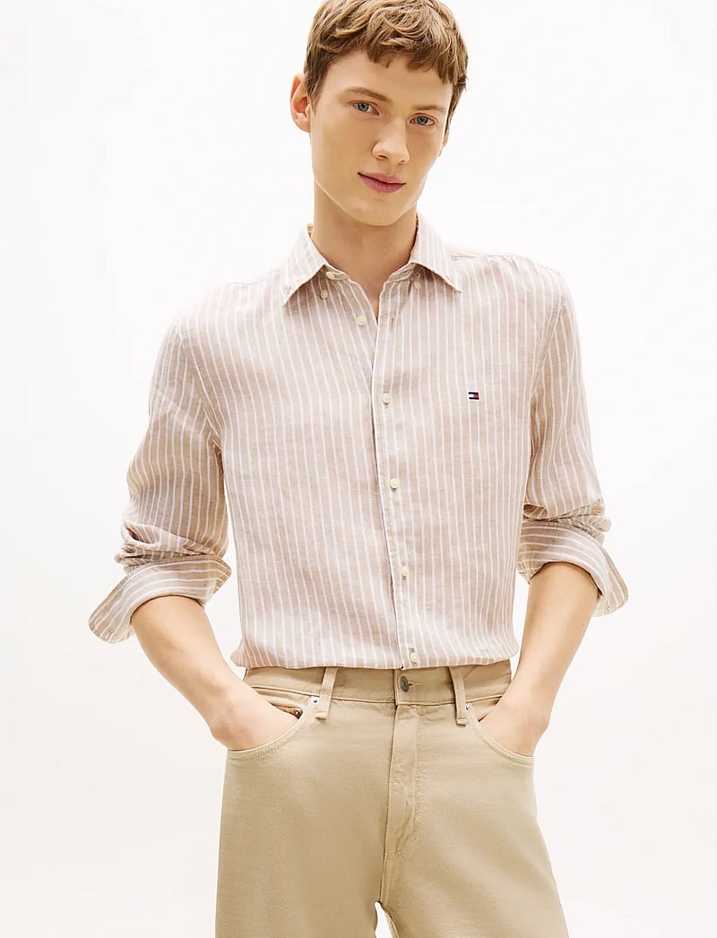 Tommy Hilfiger - LINEN BENGAL STRIPE RF SHIRT - randiga skjortor - sandalwood stripe - 0